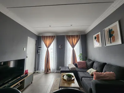 3 Bedroom Apartment To Rent in East London - nZaG.webp