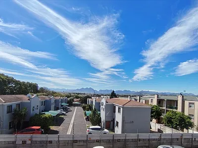 2 Bedroom Apartment For Sale in Brackenfell - img