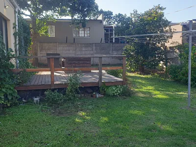 2 Bedroom Apartment To Rent in East London - UQeA.webp