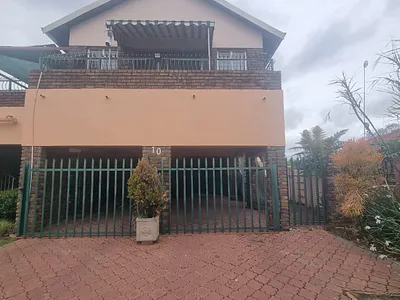 4 Bedroom House For Sale in Witbank - AjwY.webp