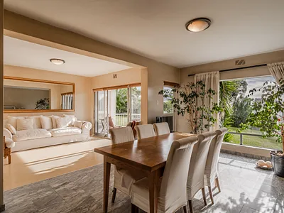 3 Bedroom Apartment To Rent in Cape Town - MP0q.webp