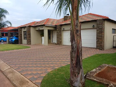3 Bedroom House For Sale in Akasia - DYuP.webp