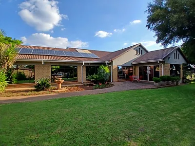 4 Bedroom House For Sale in Vereeniging - 64Ly.webp