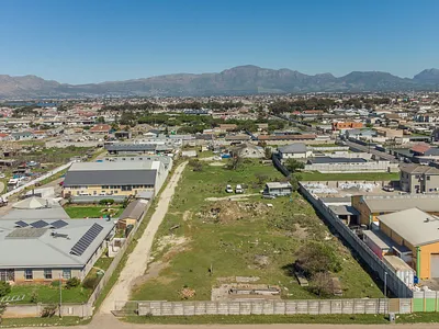 5 Bedroom House For Sale in Cape Town - uQiH.webp