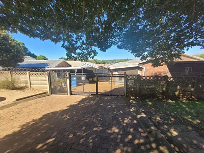 4 Bedroom House For Sale in Piet Retief - kCrt.webp