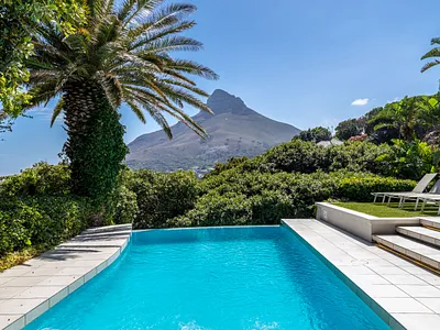 8 Bedroom House For Sale in Cape Town - Usy3.webp