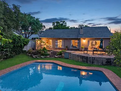 4 Bedroom House For Sale in Roodepoort - 3z4l.webp