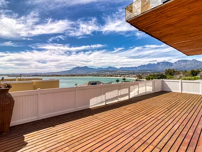 4 Bedroom House For Sale in Gordons Bay - img