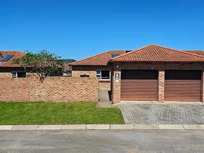 3 Bedroom House For Sale in Port Elizabeth - img