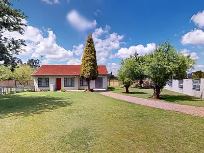 4 Bedroom House For Sale in Benoni - IxcS.webp