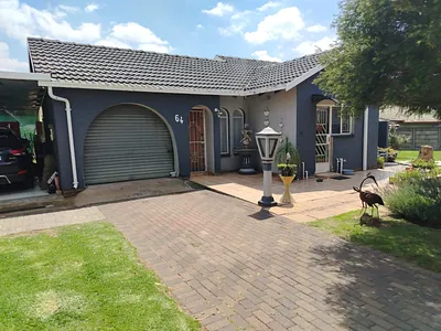 3 Bedroom House For Sale in Brakpan - 7fbF.webp