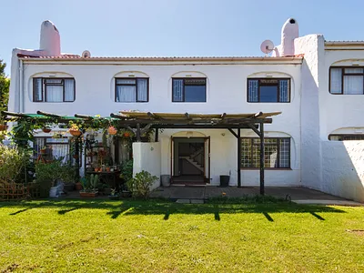 3 Bedroom Apartment For Sale in Somerset West - Z4ZT.webp