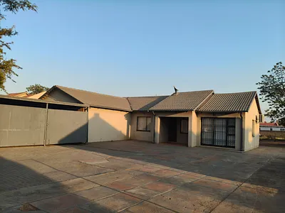 3 Bedroom House For Sale in Mogwase - jDse.webp