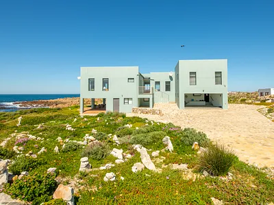 4 Bedroom House For Sale in Bettys Bay - pIpW.webp