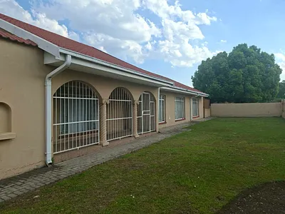 7 Bedroom House For Sale in Vereeniging - 96Zd.webp