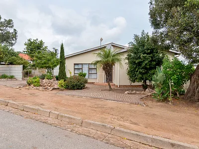 3 Bedroom House For Sale in Vredenburg - 0YRk.webp