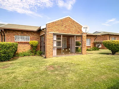 2 Bedroom Townhouse For Sale in Brakpan - 3fJF.webp