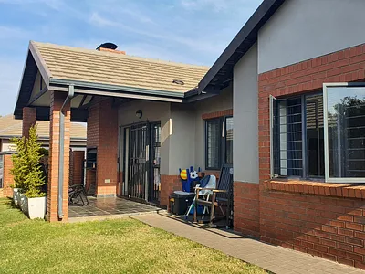 3 Bedroom Townhouse For Sale in Pretoria - img