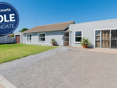 4 Bedroom House For Sale in Velddrif - f2Vs.webp