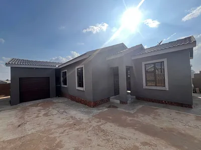 3 Bedroom House To Rent in Middelburg - img