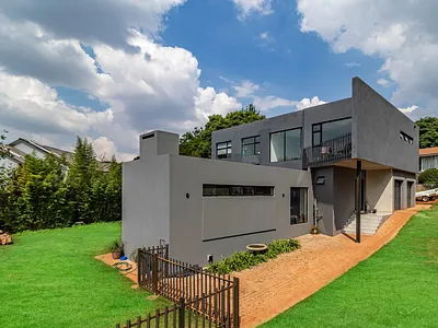 3 Bedroom House For Sale in Bedfordview - ZVGY.webp