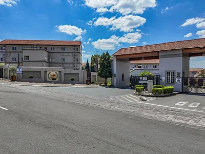 3 Bedroom Apartment For Sale in Randburg - 5XLr.webp
