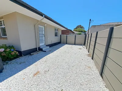 1 Bedroom Apartment To Rent in Port Elizabeth - img