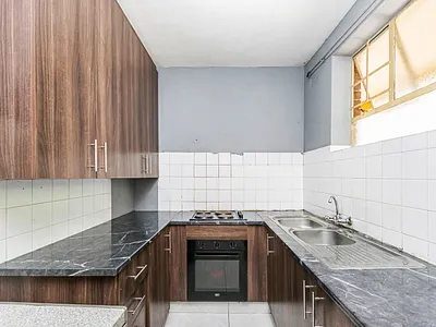 2 Bedroom Apartment For Sale in Roodepoort - img