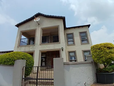 4 Bedroom Townhouse To Rent in Newcastle - FECv.webp