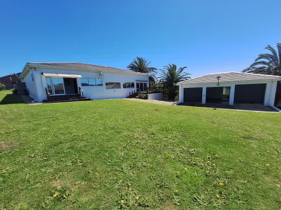 4 Bedroom House For Sale in Jeffreys Bay - lkF3.webp