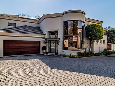 4 Bedroom Townhouse For Sale in Bedfordview - Qs0Y.webp