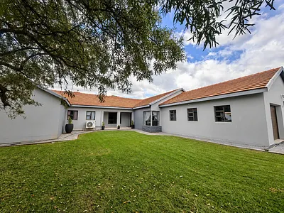 4 Bedroom House For Sale in Rustenburg - QhnA.webp