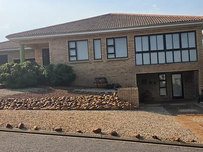 4 Bedroom House For Sale in Stilbaai West, Stilbaai - jfAc.webp
