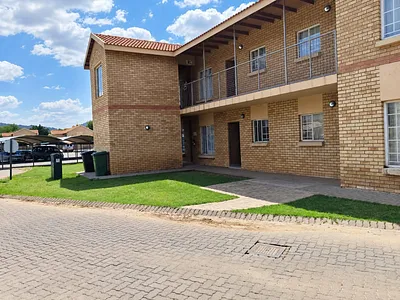 2 Bedroom Apartment For Sale in Rustenburg - 8xuZ.webp