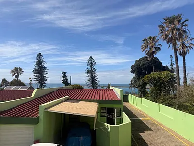 3 Bedroom Townhouse For Sale in East London - img