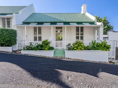 2 Bedroom House For Sale in Cape Town - ZuUk.webp