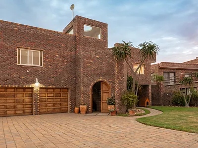 5 Bedroom House For Sale in Jeffreys Bay - vHSI.webp