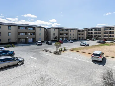 2 Bedroom Apartment For Sale in Blouberg - ybnU.webp