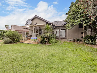 3 Bedroom House For Sale in Roodepoort - sWSc.webp