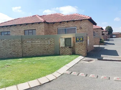 3 Bedroom Townhouse To Rent in Randfontein - img