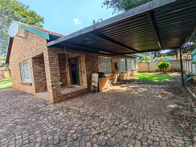 4 Bedroom House For Sale in Akasia - wpgN.webp