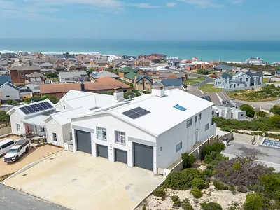 4 Bedroom House To Rent in Struisbaai - KiQi.webp