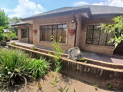 5 Bedroom House For Sale in Springs - img