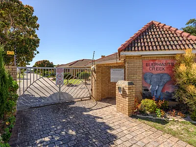 3 Bedroom Townhouse For Sale in Port Elizabeth - img