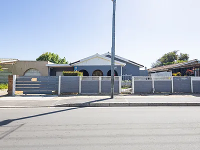 3 Bedroom House For Sale in Parow - 0Vz0.webp