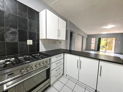 3 Bedroom Apartment To Rent in Rustenburg - img