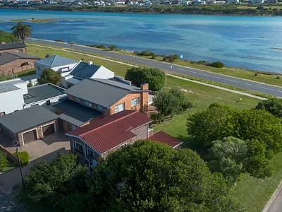 3 Bedroom House For Sale in Stilbaai East, Stilbaai - img