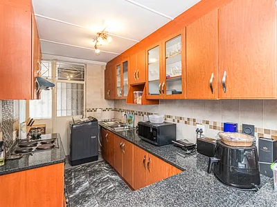 3 Bedroom Apartment For Sale in Roodepoort - T1VF.webp