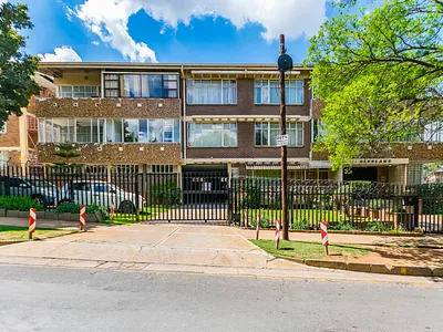 3 Bedroom Apartment For Sale in Roodepoort - img