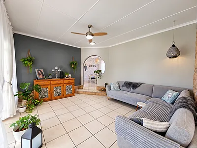 4 Bedroom House For Sale in Kingsburgh - DxIs.webp